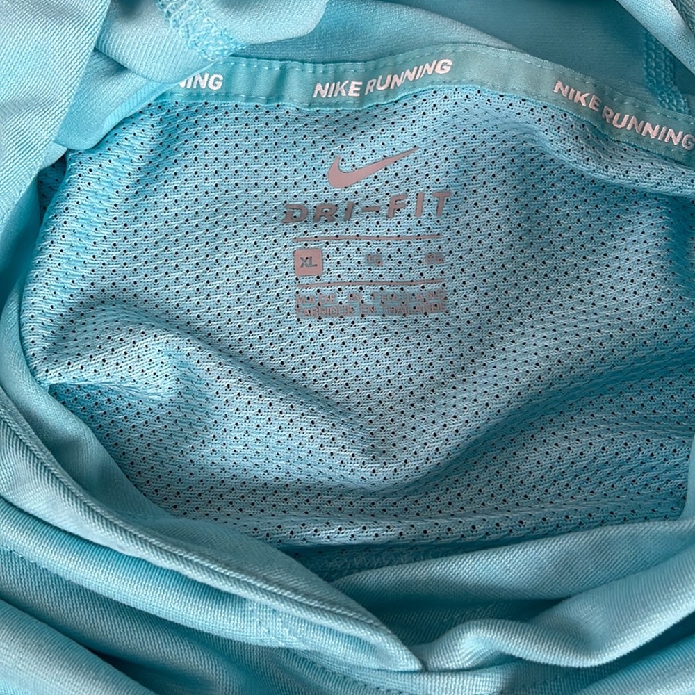 Nike Drifit top - Picture 3 of 5